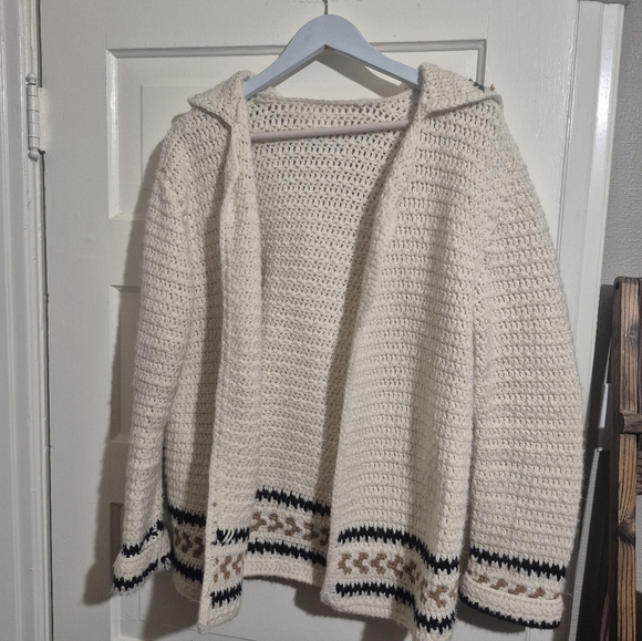 Sweaters - Handmade Cozy Cream Hooded Cardigan with Patterned Hem 22ptp